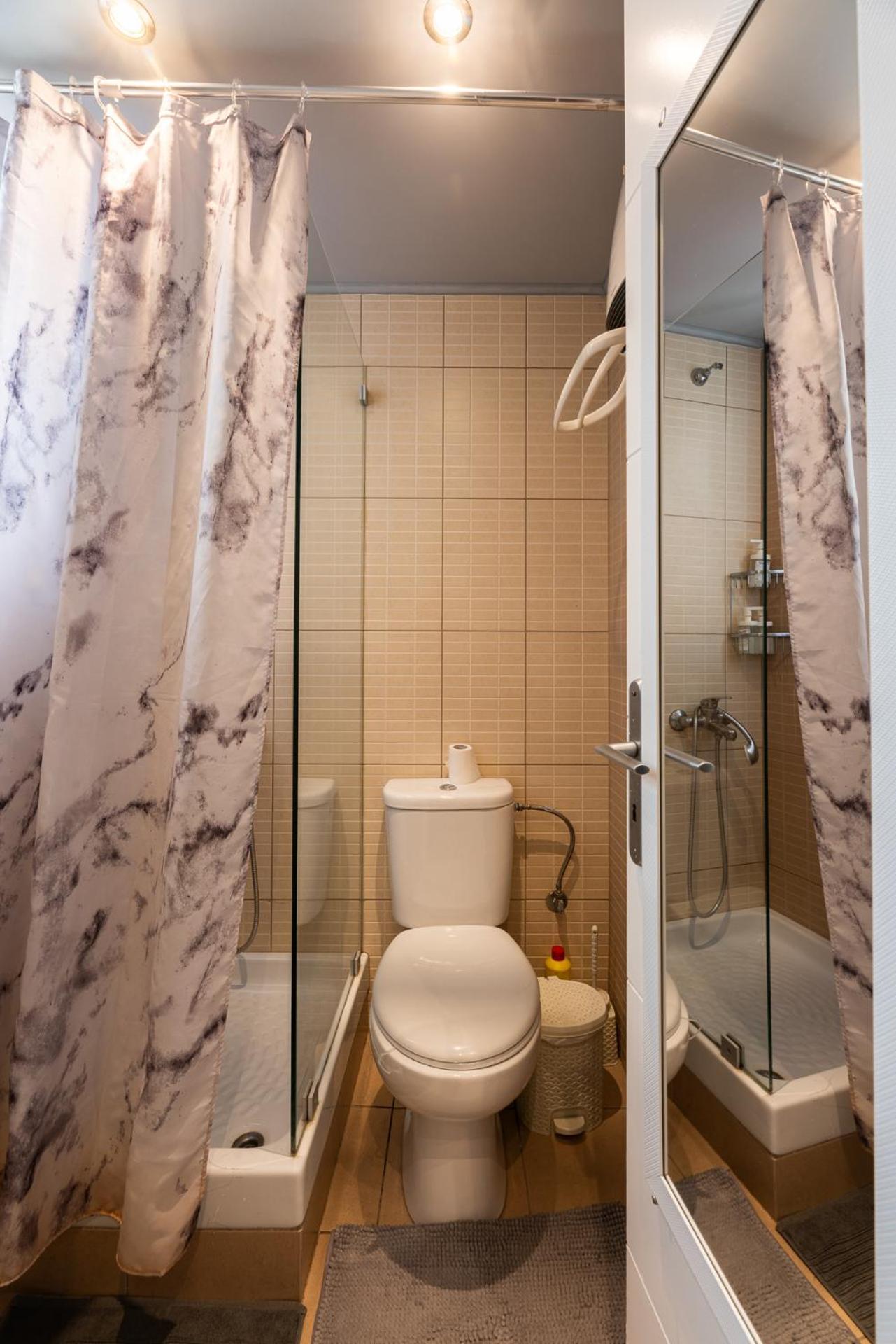 Tiny Apartment In The Centre Of Atenas Exterior foto